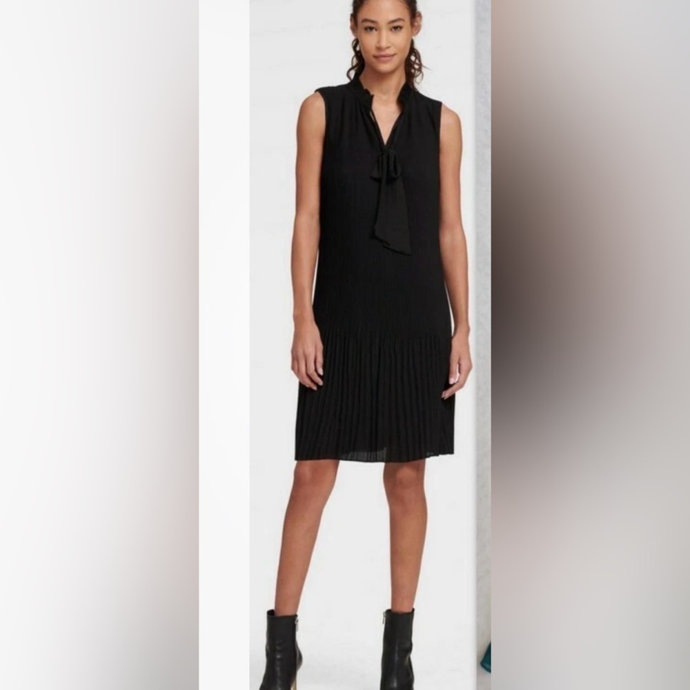 Tahari Black Sleeveless Pleated Shift Mini Dress in medium NWT